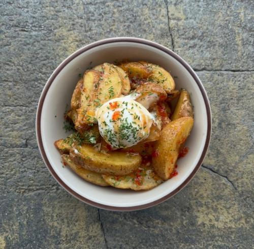 SOUR CREAM SWEET CHILI FRIES